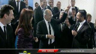 Lavezzi intentó mojar nuevamente a Sabella ante su presidenta