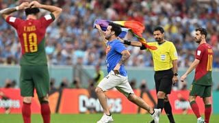 ¿Quién es Mario Ferri, el ‘Halcón’ que entró a la cancha con una bandera del arcoíris en el Portugal-Uruguay?