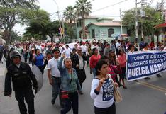 Unos 7 mil profesores acatan huelga indefinida en Piura