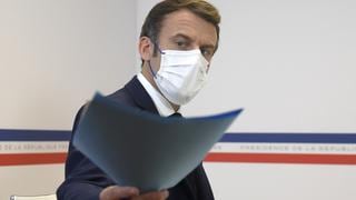 Emmanuel Macron genera indignación en Francia al confesar querer “fastidiar” a los no vacunados