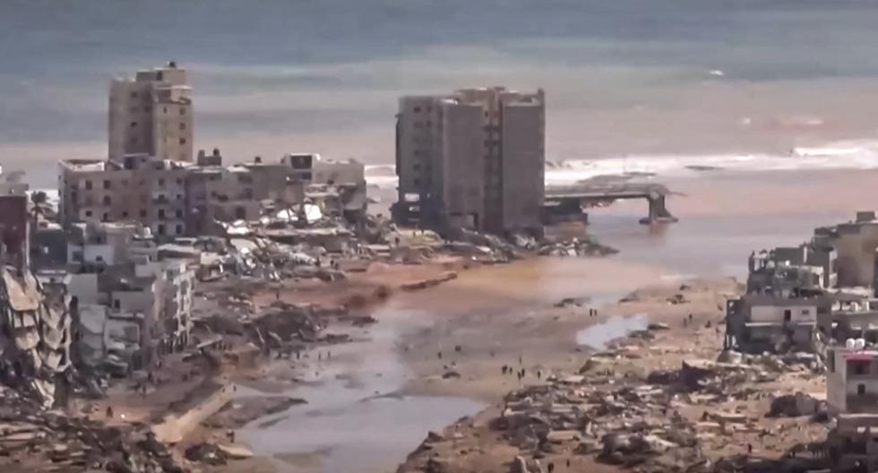 Una vista aérea de los grandes daños causados ​​por las inundaciones después de que la tormenta Daniel azotara la ciudad de Derna, en el este de Libia. (AFP).