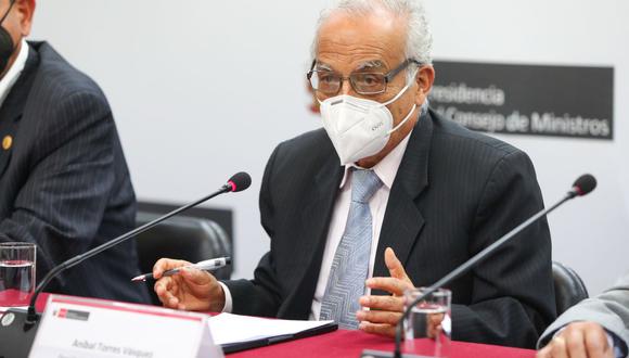 Hace diez días, el presidente del Consejo de Ministros, Aníbal Torres, anunció que la permanencia de Hernán Condori como ministro de Salud estaba en “evaluación”. (Foto: Presidencia).