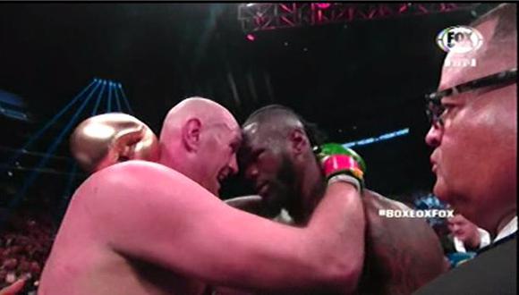 Deontay Wilder y Tyson Fury se fundieron en un afectuoso e inesperado abrazo final | VIDEO. (Foto: Captura de pantalla)