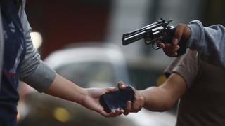Nueva modalidad de robo con iPhones: ciudadanos son asaltados y posteriormente les vacían sus cuentas del banco