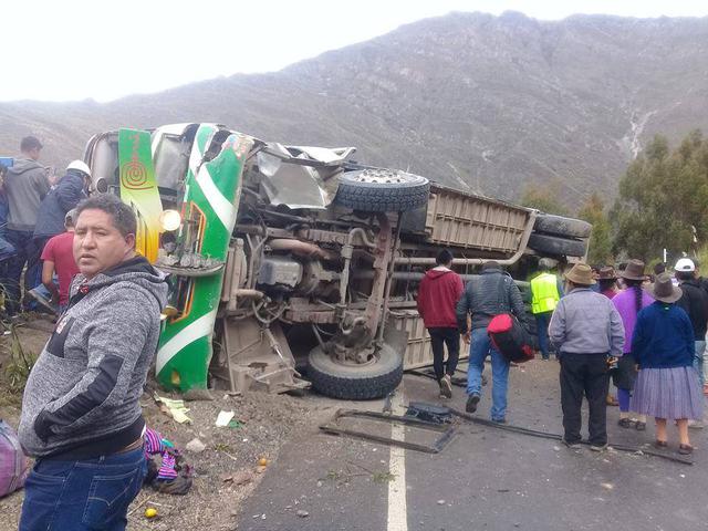 Áncash: vuelco de bus interprovincial dejó un fallecido y 17 heridos