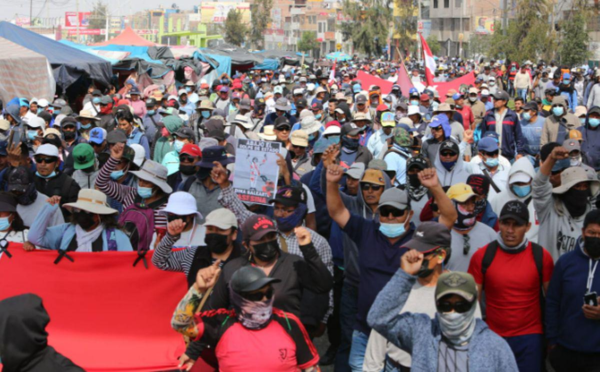 Los marchantes pidieron la salida de Dina Boluarte, el cierre del Congreso y el adelanto de elecciones para este año 2023 | Foto: Leonardo Cuito @photo.gec