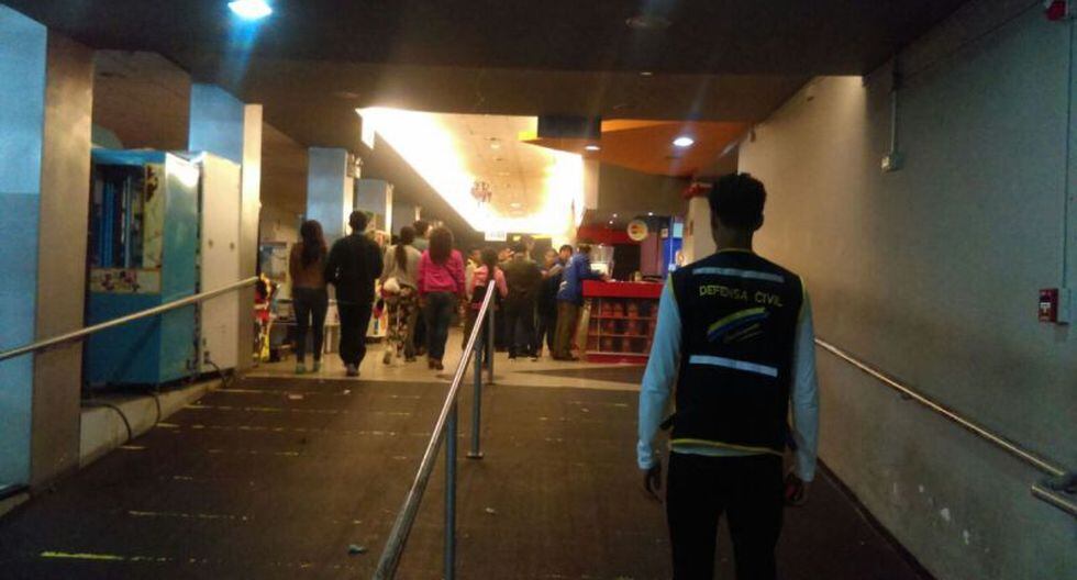 Lima: Cine Star: parte del techo de una sala se cayó en plena función