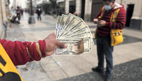 En el mercado paralelo o casas de cambio de Lima, el tipo de cambio se cotiza a S/4,050 la compra y S/4,090 la venta de cada billete verde. (Foto: Leandro Britto | GEC)
