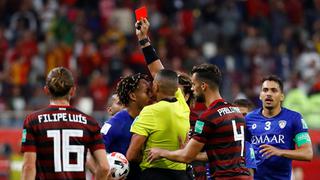 André Carrillo fue expulsado por una dura infracción en el Al-Hilal vs. Flamengo | VIDEO