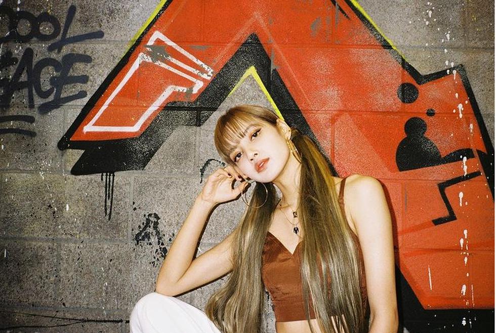 Lisa is the most risky member when it comes to changing her look, she always surprises with her appearances in official videos, at airports and at autograph signings. (Photo: @lalalalisa_m).