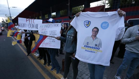 Simpatizantes del candidato a la presidencia Fernando Villavicencio salen a las calles proclamando a Villavicencio como "eterno presidente", tras su asesinato. (Foto: Santiago Fernández/EFE)