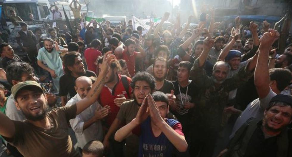 Sirios muestran su felicidad al ser liberados de las fuerzas del Estado Islámico. (Foto: Rodi Said)