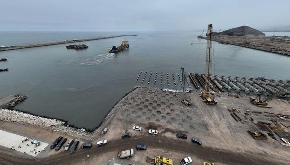 La empresa estatal china de transporte y logística, Cosco, está construyendo un puerto de aguas profundas en Chancay, 70 kilómetros al norte de Lima.