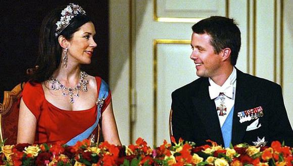 La princesa María y el príncipe Frederik durante su boda en el Teatro Real de Copenhague. (Foto: La Nación).