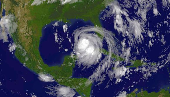 El patrón de trayectoria muestra el cono del huracán abarcando gran parte de la costa de Luisiana y la linde con Texas. (Foto referencial: AFP)