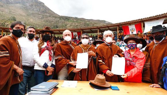 Participantes firmaron un acta de compromiso, en donde Antamina se compromete a realizar los trámites para que se archiven las denuncias contra los dirigentes de Aquia y Puerto de Huarmey. (Foto: Minem)