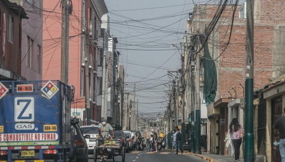 Hasta el momento se han retirado cerca de cuatro toneladas de cables que no tenían uso. (Foto: Jorge Cerdán/GEC/REFERENCIAL)