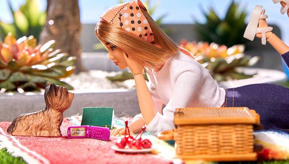 HMD presenta el Barbie Flip Phone, junto con Mattel.