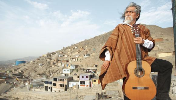 Manuelcha Prado, el enorme músico ayacuchano, se presenta en el Gran Teatro Nacional. [Foto: Alessandro Currarino]