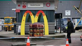Animalistas bloquean suministro a 1.300 McDonald’s del Reino Unido para que elimine la carne de su menú