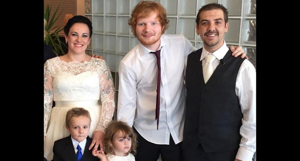 Ed Sheeran con la pareja de flamantes esposos. (Foto: Instagram)