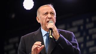 Erdogan defiende a Putin, acusado de injerencia en comicios turcos