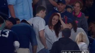 Propone matrimonio en Yankee Stadium y pierde anillo [VIDEO]