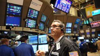 Mercados globales abren a la baja por aumento de tasas y temores de recesión