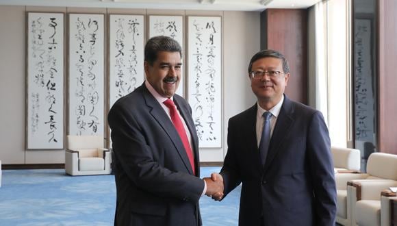 El presidente venezolano, Nicolás Maduro, junto al secretario del Comité Municipal del Partido Comunista de China (PCCh), Chen Jining, en Shangái, China, 10 de septiembre de 2023. (Foto de Prensa de Miraflores  /EFE)