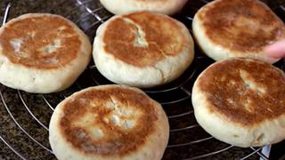 Cuarentena útil: ¿Cómo hacer pan fresco, casero, con solo dos ingredientes y sin horno? | VIDEO