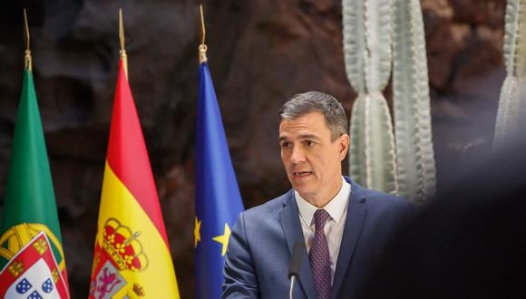 El presidente del Gobierno español, Pedro Sánchez, durante una rueda de prensa, el 15 de marzo de 2023, en el segundo día de la 34ª cumbre España-Portugal celebrada en la isla canaria española de Lanzarote. (Foto de DESIREE MARTIN / AFP)