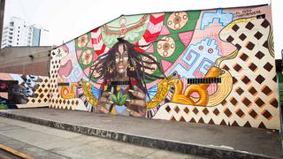 El mural que evoca a las culturas Chavín, Paracas, Wari y Mochica y que purifica el aire de Lima 