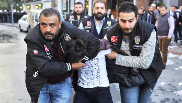 Turquía: Echan a periodistas críticos a 4 días de elecciones