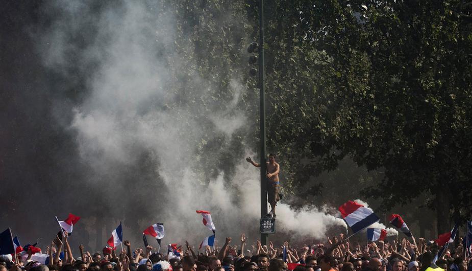 Selección de Francia: Campeón del Mundo recibe calurosa bienvenida en París. (Twitter)