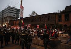 Simpatizantes de Perú Libre se movilizaron hasta el frontis del Congreso | FOTOS
