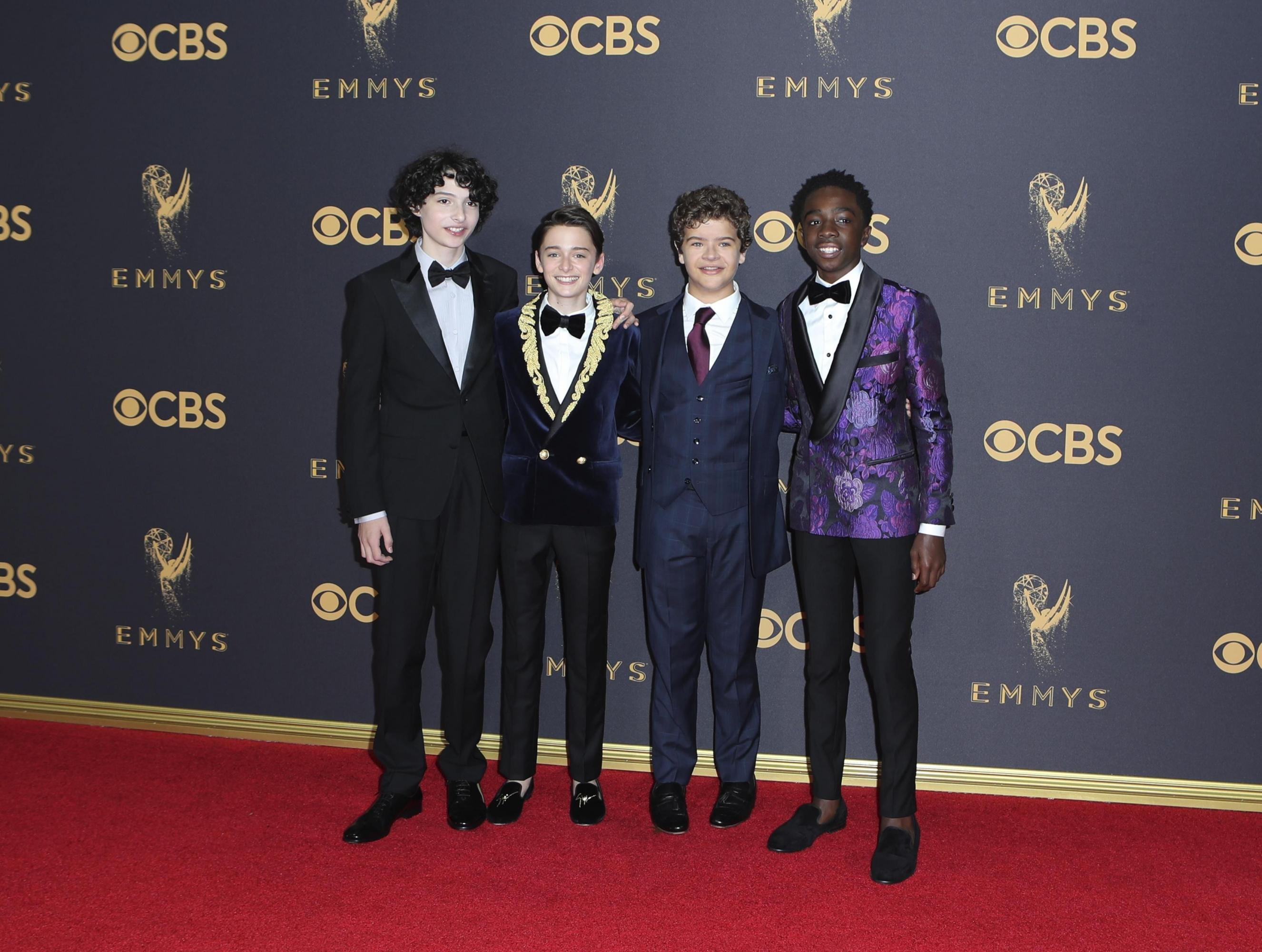 Emmy 2017: Actores de "Stranger Things se lucen en la alfombra roja [FOTOS]