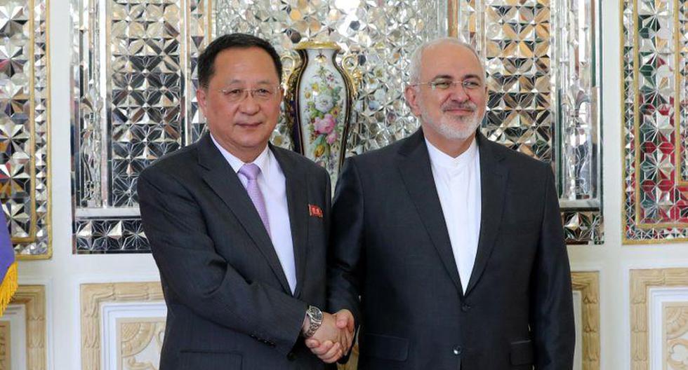 El ministro de Relaciones Exteriores de Corea del Norte, Ri Yong-ho, fue recibido por su homólogo iraní, Mohamad Yavad Zarif.&nbsp;(Foto: EFE)