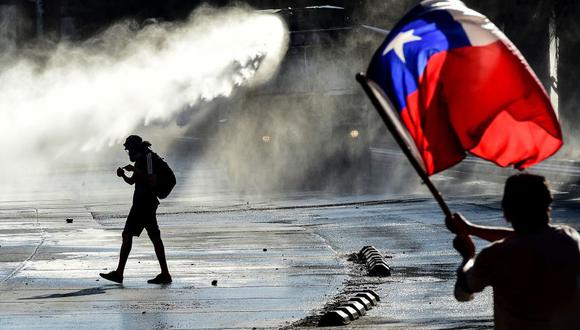 La ola de protestas en Chile dejó al menos 26 muertos, miles de detenidos y heridos así como cuantiosos daños a la propiedad pública y privada. (Foto: AFP)