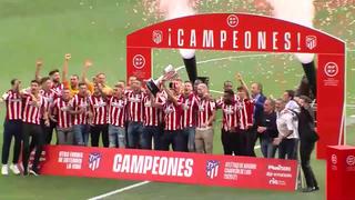 El Atlético de Madrid levanta la copa de campeón de Liga Santander 2020-2021