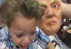 La terrible reacción de un niño al ver la máscara de Donald Trump