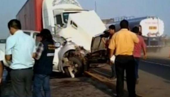 Trujillo: choque frontal entre tráiler y camioneta deja un muerto | VIDEO