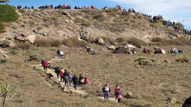 Turistas nacionales y extranjeros coparon el Valle del Colca - 1