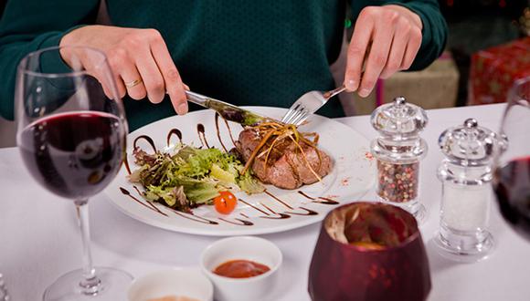 Dale un toque distinto a tu cena de Año Nuevo con el bife de res, una sugerencia del chef Pete Geoghegan. (Foto: Shutterstock)