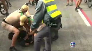 Brasil: Un hombre intentó robar la antorcha olímpica [VIDEO]