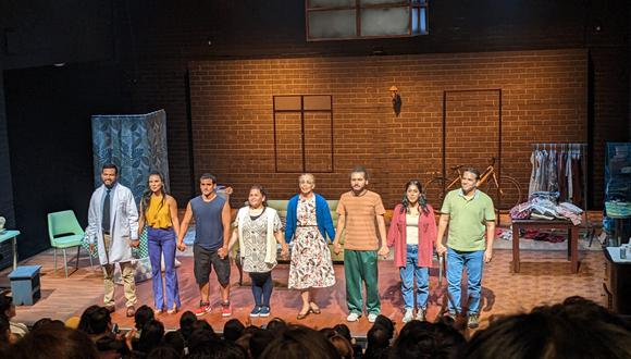 El elenco de "La omisión de la familia Coleman", que se puede ver en el teatro La Plaza. (Foto: Juan Diego Rodríguez Bazalar)
