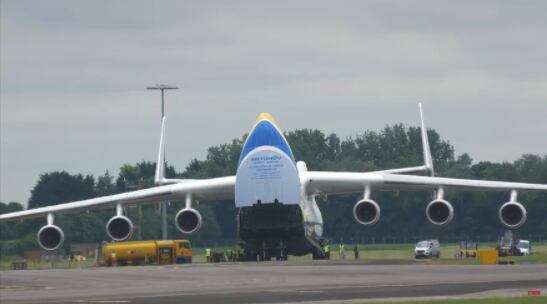 This is how the world's largest plane was loaded (Photo: Video capture)