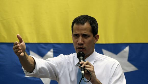 El presidente encargado de Venezuela, Juan Guaidó, negó estar relacionado con los hechos ocurridos el domingo. (Foto: Federico Parra / AFP).