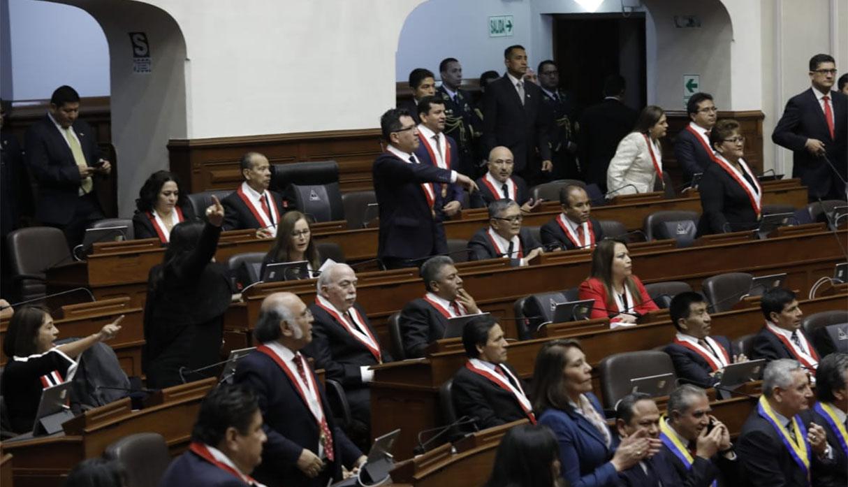 La bancada de Fuerza Popular reaccionó con gritos y críticas ante el anuncio de Vizcarra de proponer el adelanto de elecciones al 2020. (Foto: Anthony Niño de Guzmán / GEC)
