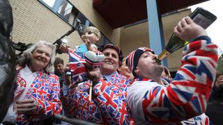 Británicos celebran el nacimiento del tercer hijo de la duquesa de Cambridge