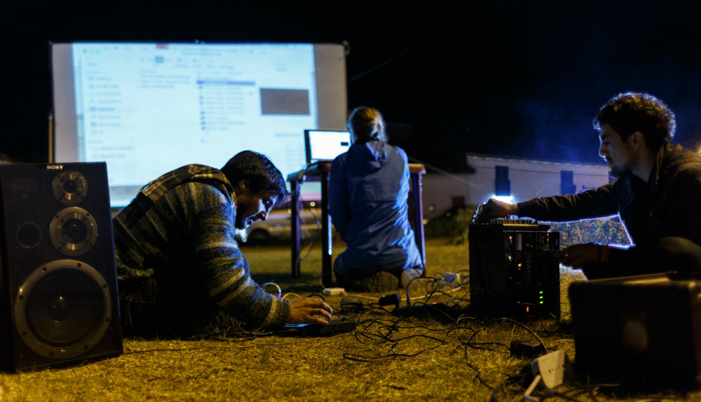 El Festival de Sachapuyu está a cargo del colectivo SEQES, un grupo de artistas sudamericanos que gestionan activaciones culturales, como festivales, talleres, residencias, intercambios y voluntariados en Perú y el extranjero. Foto: SEQES.